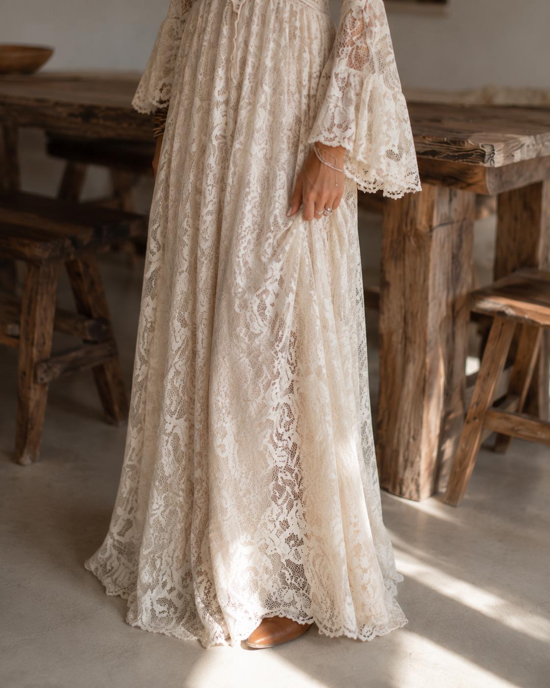 Serena | Abito Maxi in Pizzo con Maniche a Campana, Avorio