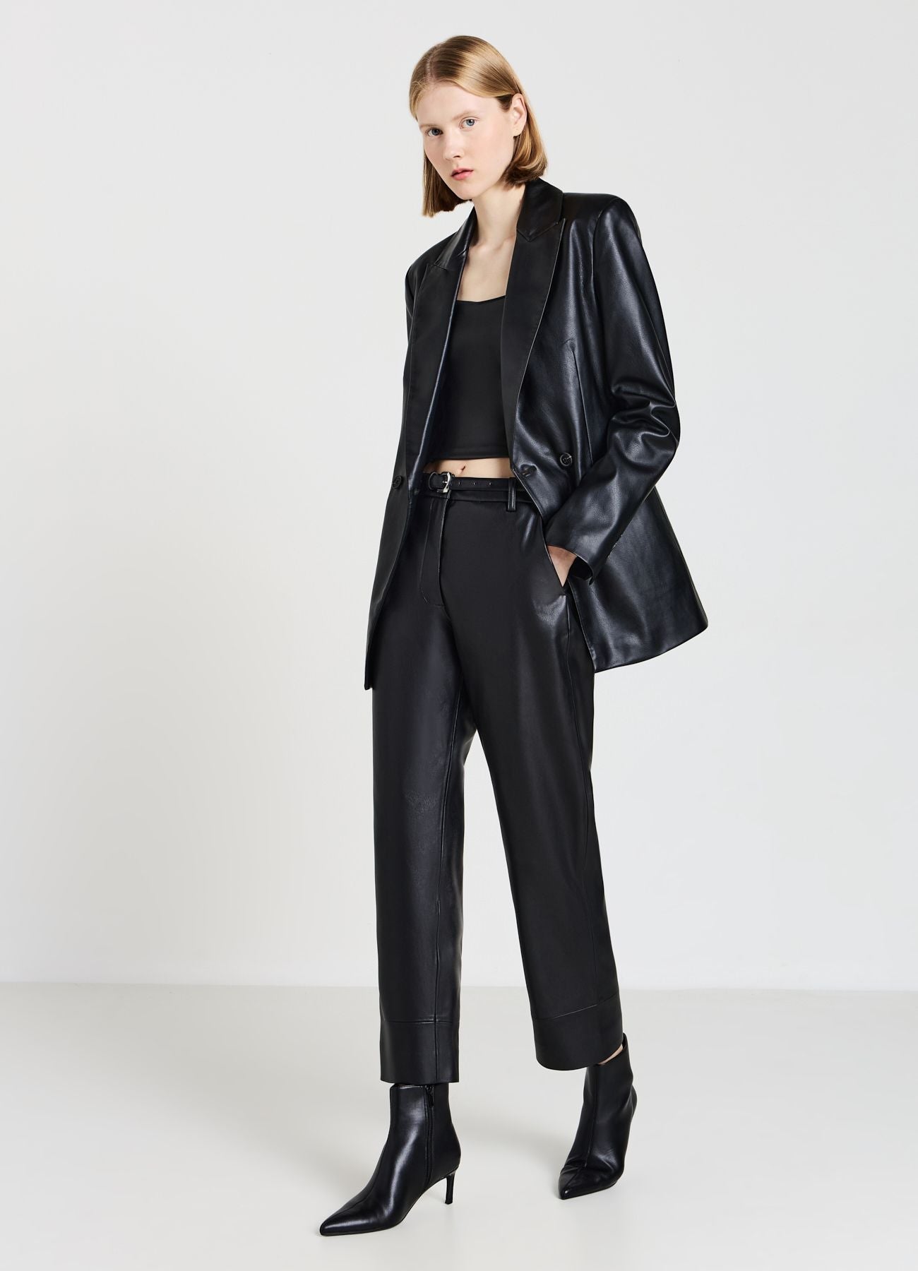 Pantaloni straight in similpelle