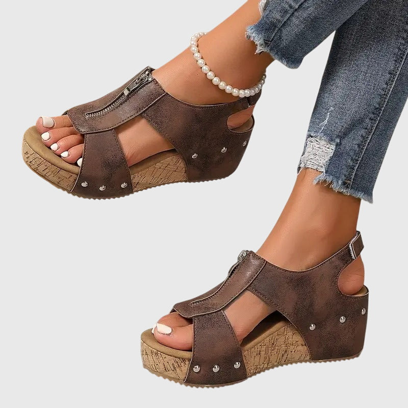 Bridie | Sandali Zeppa con Zip e Calzata Larga
