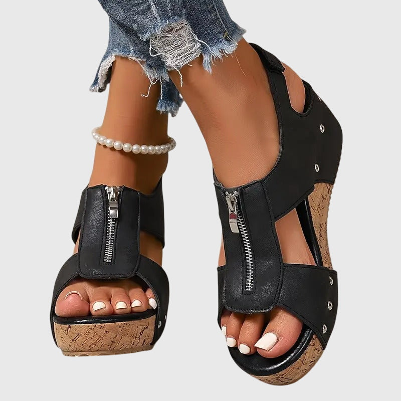 Bridie | Sandali Zeppa con Zip e Calzata Larga