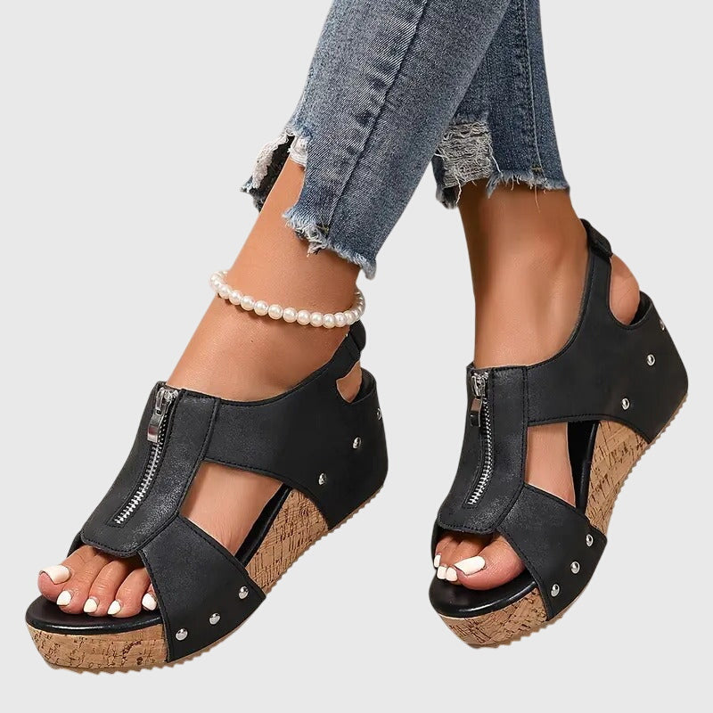 Bridie | Sandali Zeppa con Zip e Calzata Larga