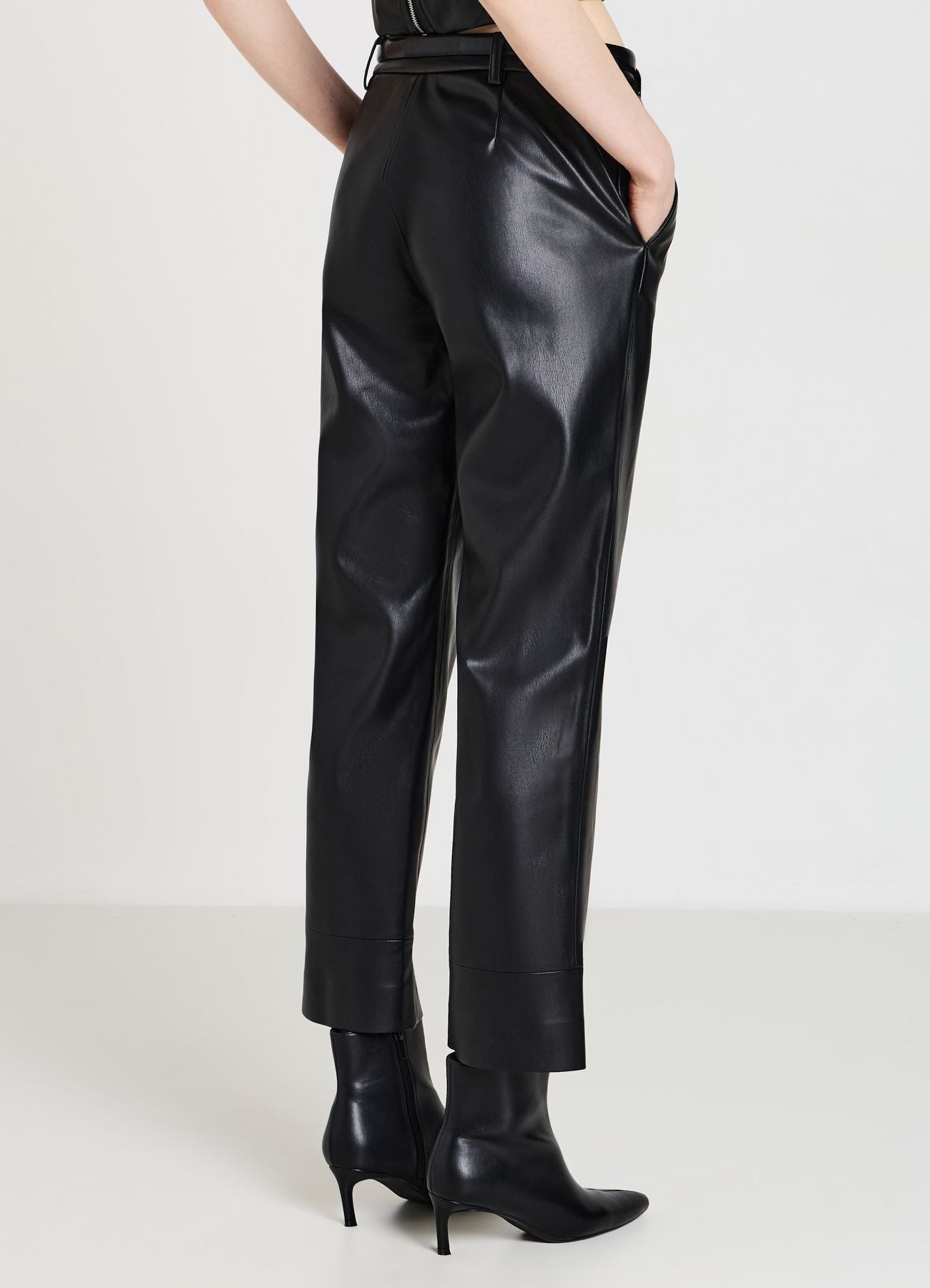 Pantaloni straight in similpelle