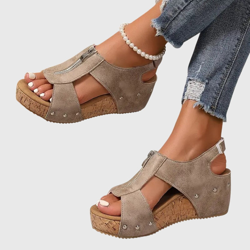 Bridie | Sandali Zeppa con Zip e Calzata Larga